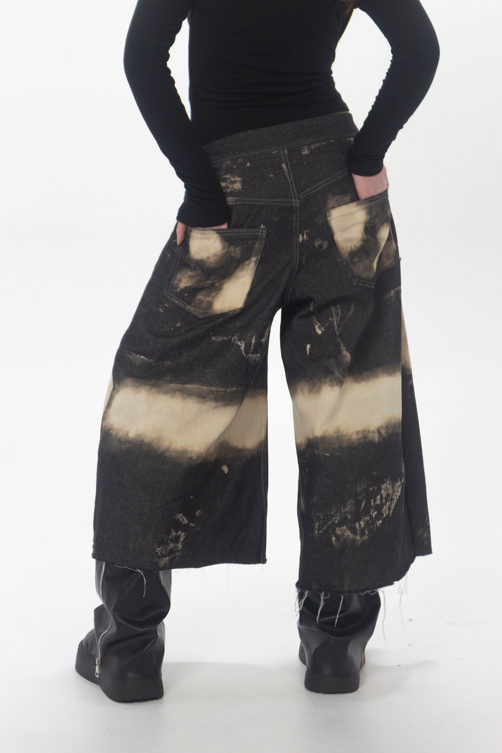 Miki Bleached Jorts