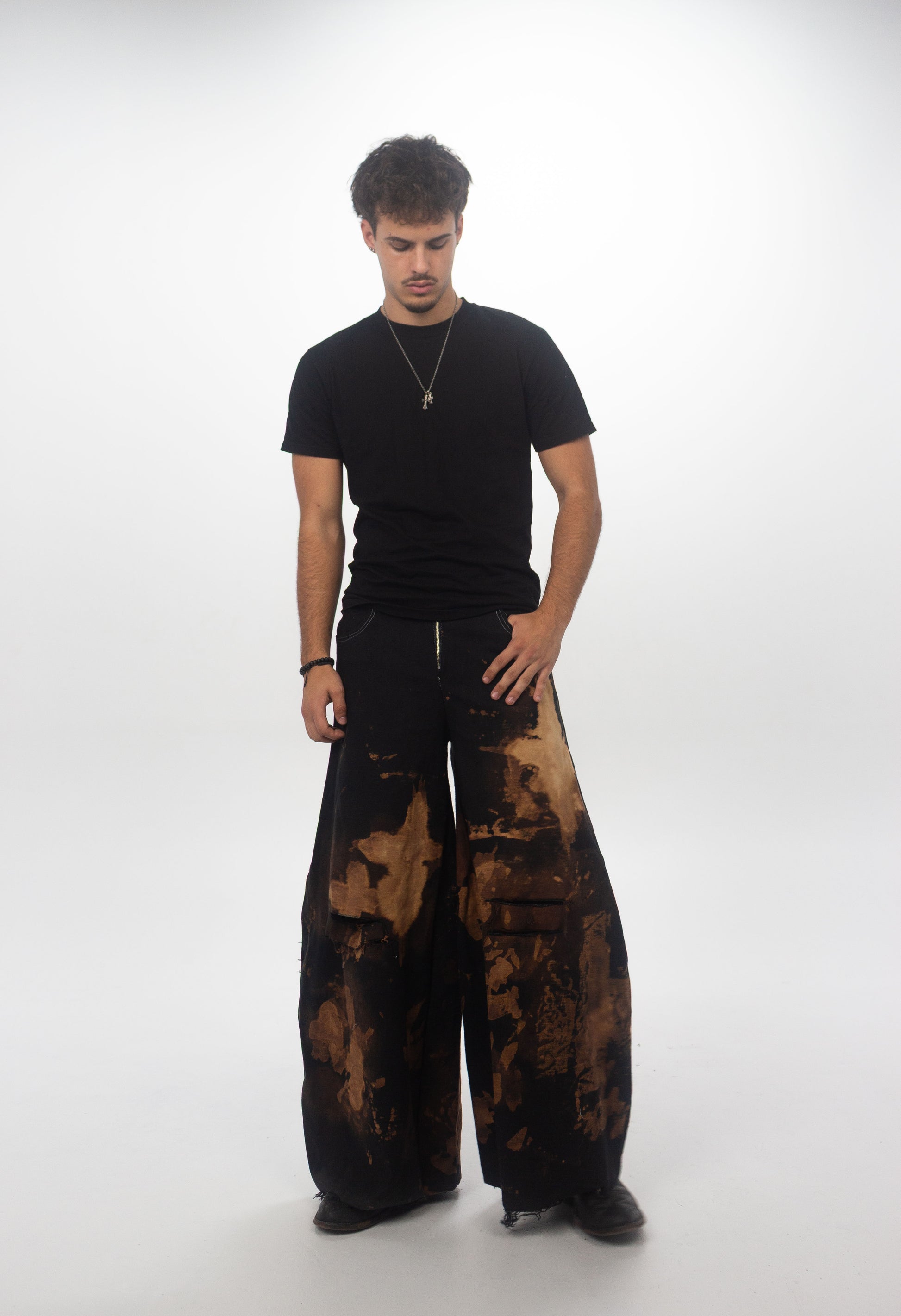 Untouched Bleached Jeans in Black