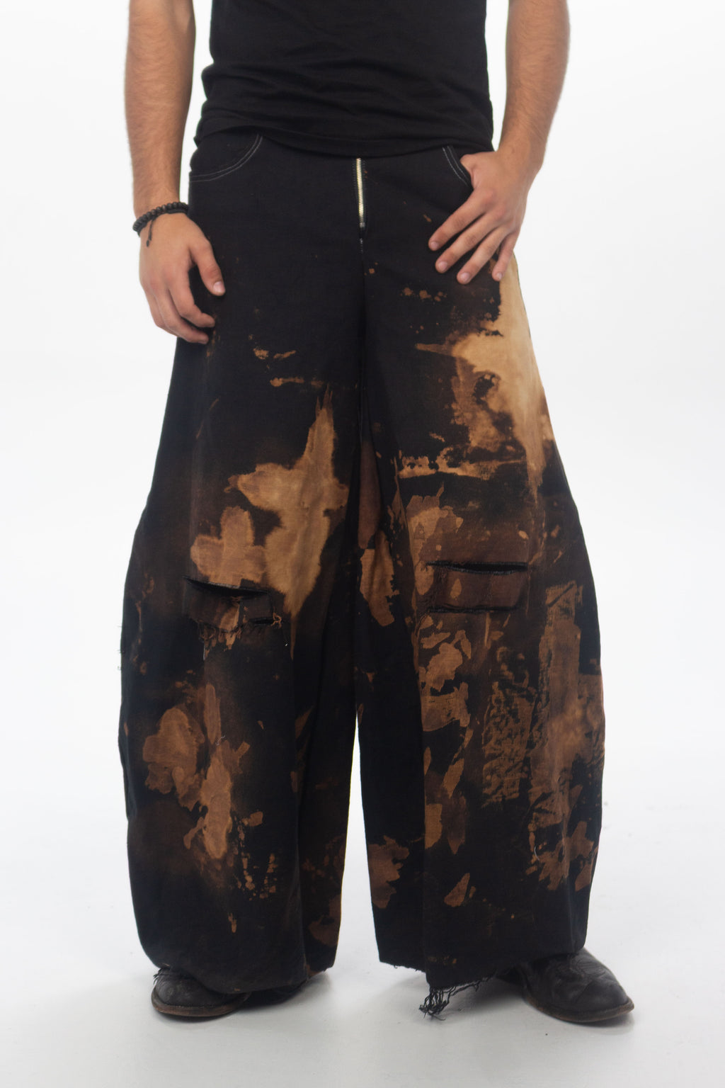 Untouched Bleached Jeans in Black